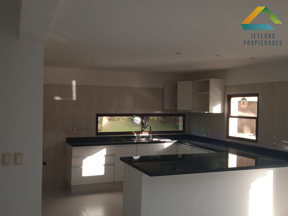 Casa ID.14 - SE VENDE CASA 3 DORMITORIOS EN JARDINES DE CORDOBA