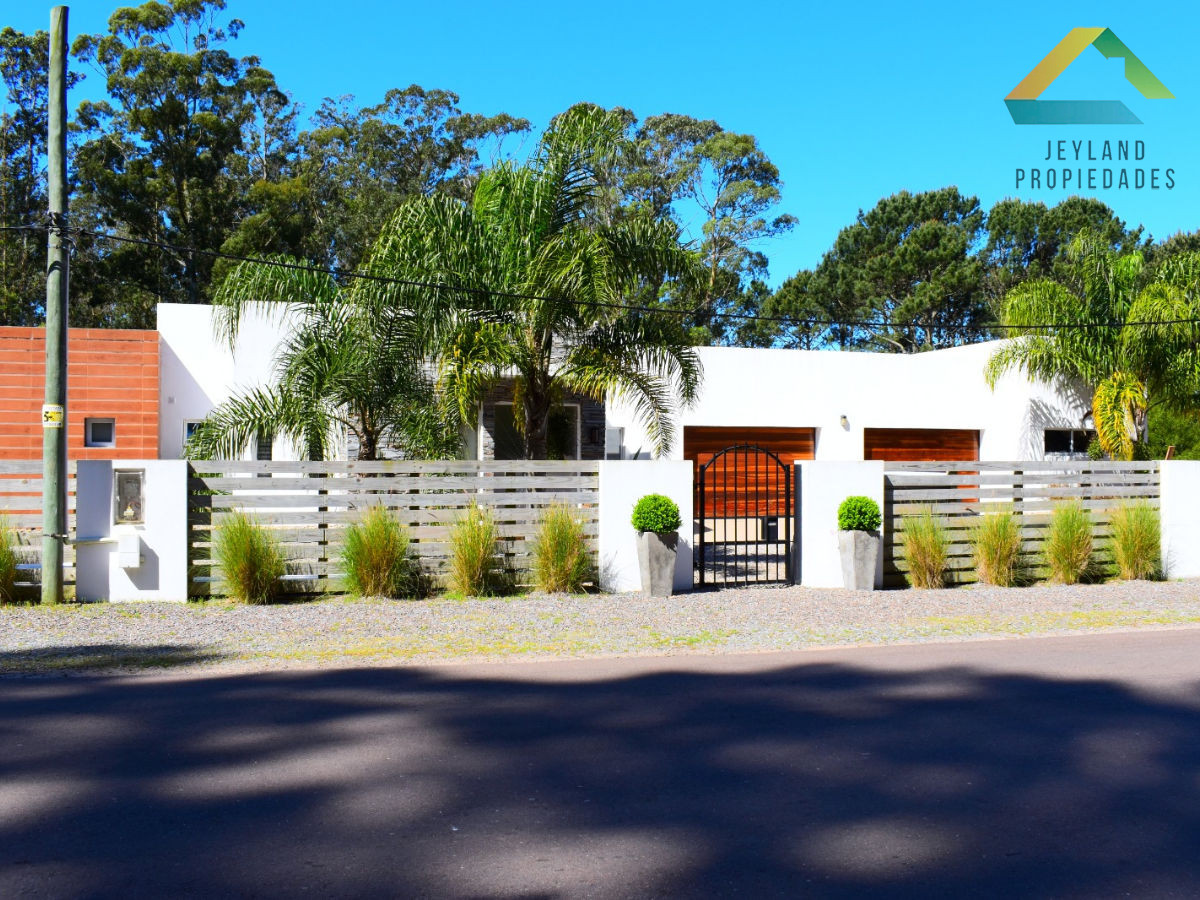 Casa ID.27 - SE VENDE CASA 3 DORM 3 BAÃ‘OS PISCINA  PUNTA DEL ESTE