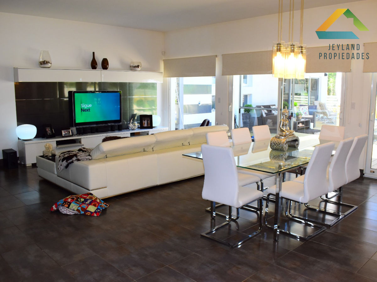 Casa ID.27 - SE VENDE CASA 3 DORM 3 BAÃ‘OS PISCINA  PUNTA DEL ESTE