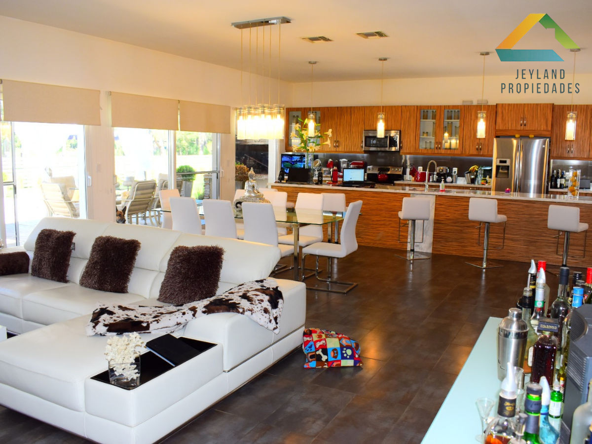 Casa ID.27 - SE VENDE CASA 3 DORM 3 BAÃ‘OS PISCINA  PUNTA DEL ESTE