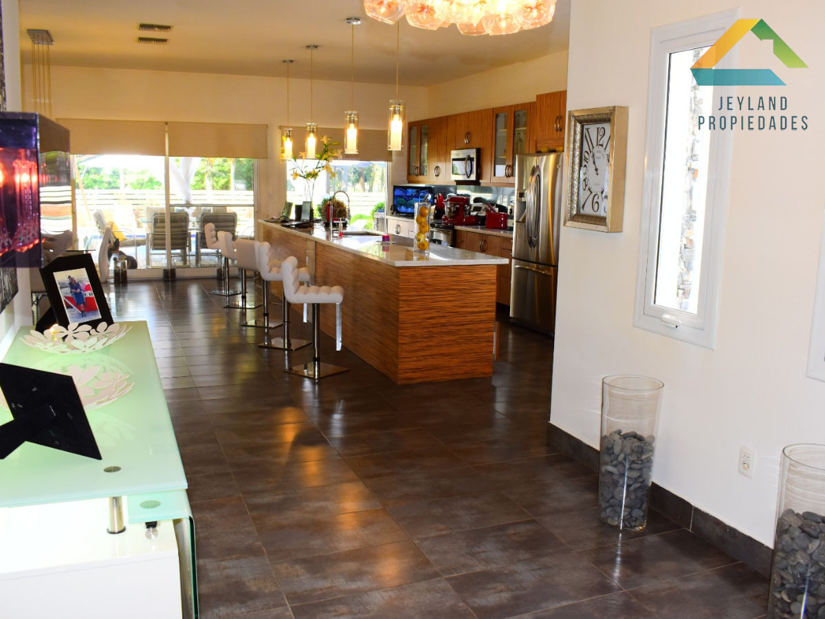 Casa ID.27 - SE VENDE CASA 3 DORM 3 BAÃ‘OS PISCINA  PUNTA DEL ESTE