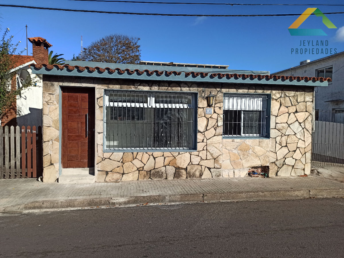 Casa ID.5 - SE VENDE CASA AMPLIA CON OFICINA AL FRENTE CENTRO DE MALDONADO