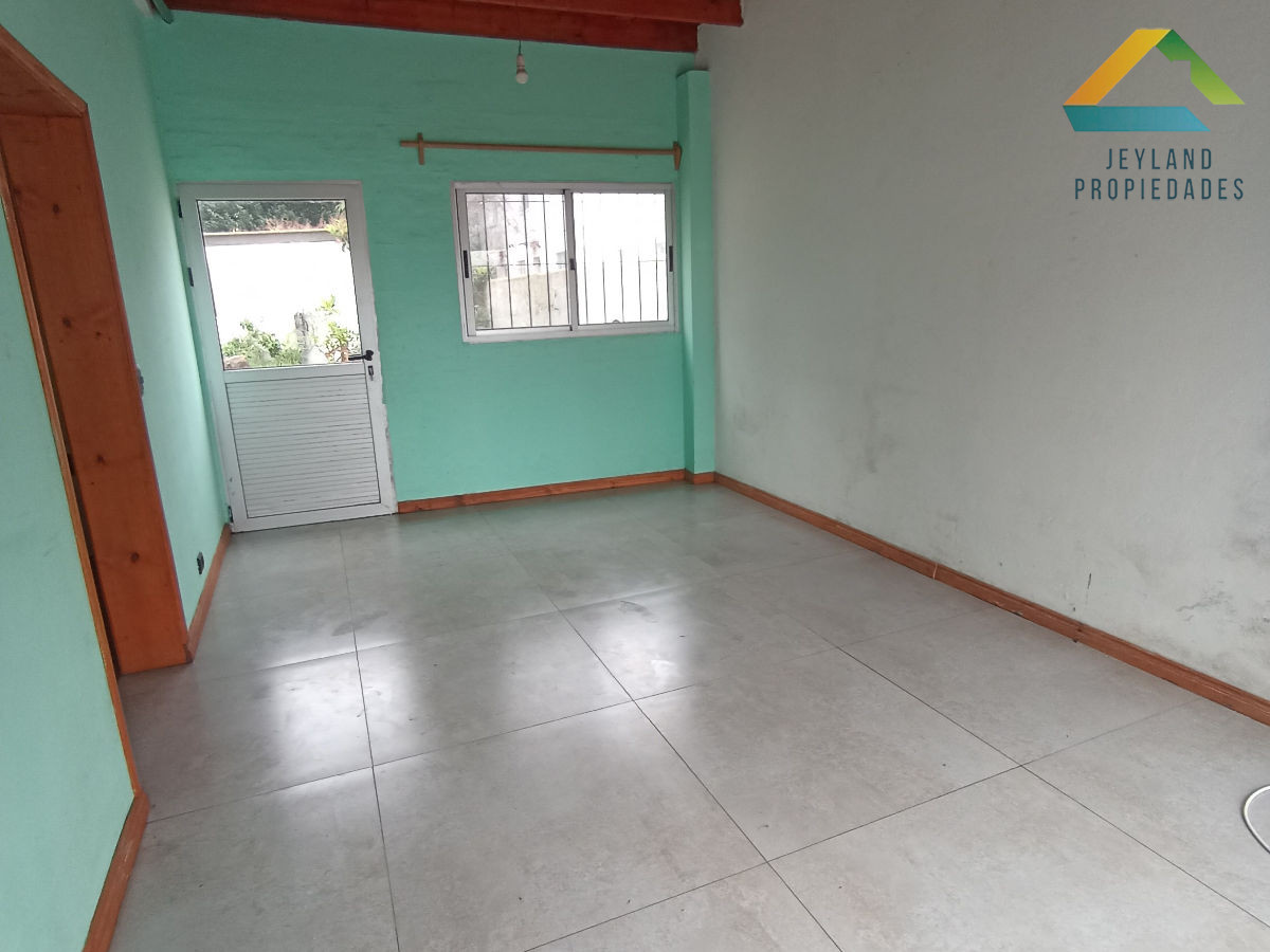 Casa ID.5 - SE VENDE CASA AMPLIA CON OFICINA AL FRENTE CENTRO DE MALDONADO