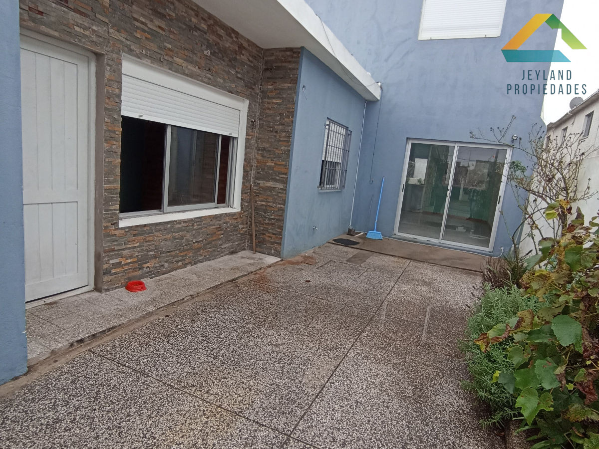 Casa ID.5 - SE VENDE CASA AMPLIA CON OFICINA AL FRENTE CENTRO DE MALDONADO