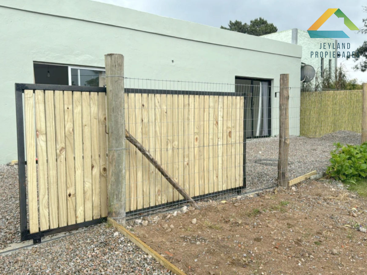 Casa ID.85 - SE VENDE CASA DE 3 DORMITORIOS EN BALNEARIO Bs As