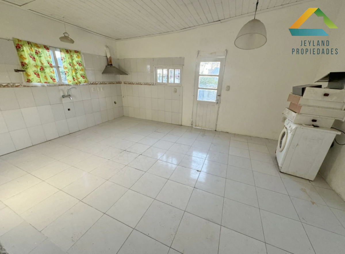 Casa ID.85 - SE VENDE CASA DE 3 DORMITORIOS EN BALNEARIO Bs As