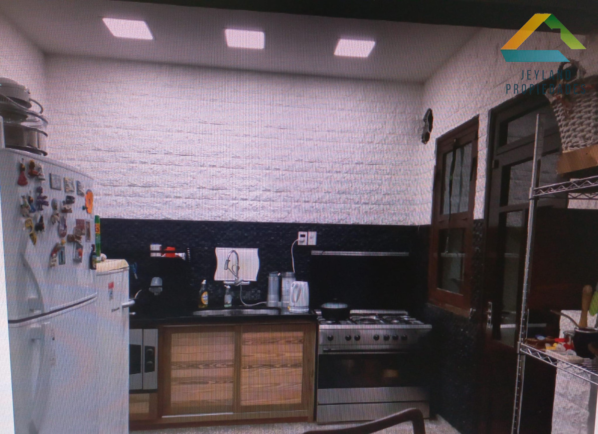 Casa ID.203 - SE ALQUILA CASA EN SAN CARLOS CON  LOCAL COMERCIAL 