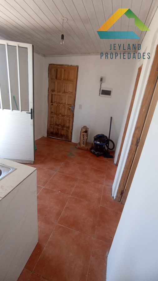 Casa ID.91 - SE ALQUILA 2 DORM EN BARRIO 14 DE FEBRERO