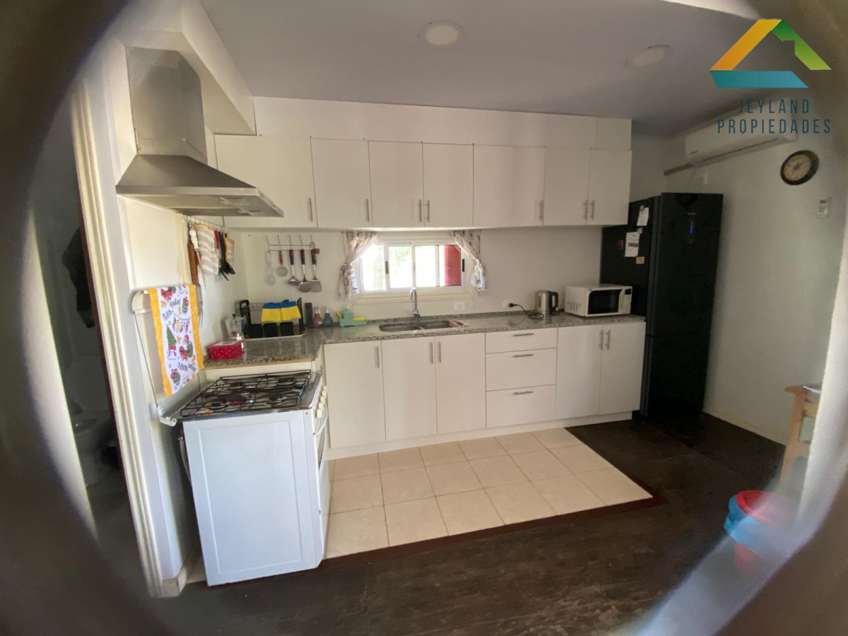 Casa ID.129 - SE VENDE CASA  3 DORMITORIOS EN BALNEARIO LA ESMERALDA