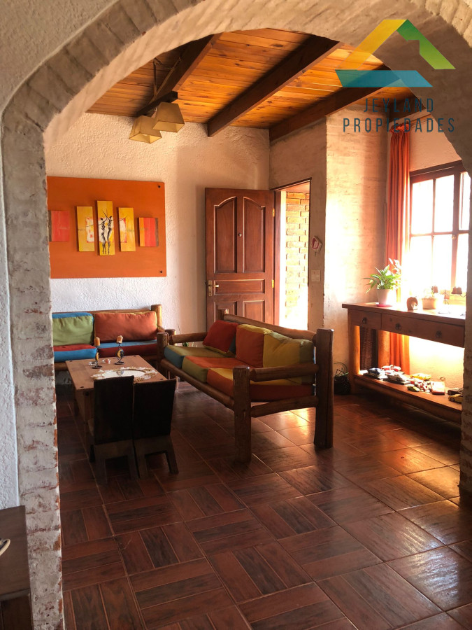 Casa ID.254 - SE VENDE CASA CENTRICA EN SAN CARLOS 