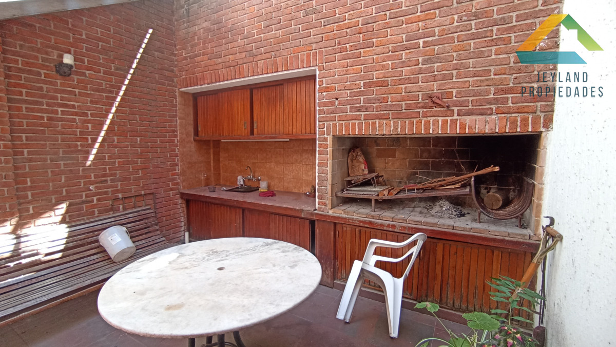 Casa ID.392 - SE ALQUILA CASA 5 DORMITORIOS EN BARRIO RIVERA