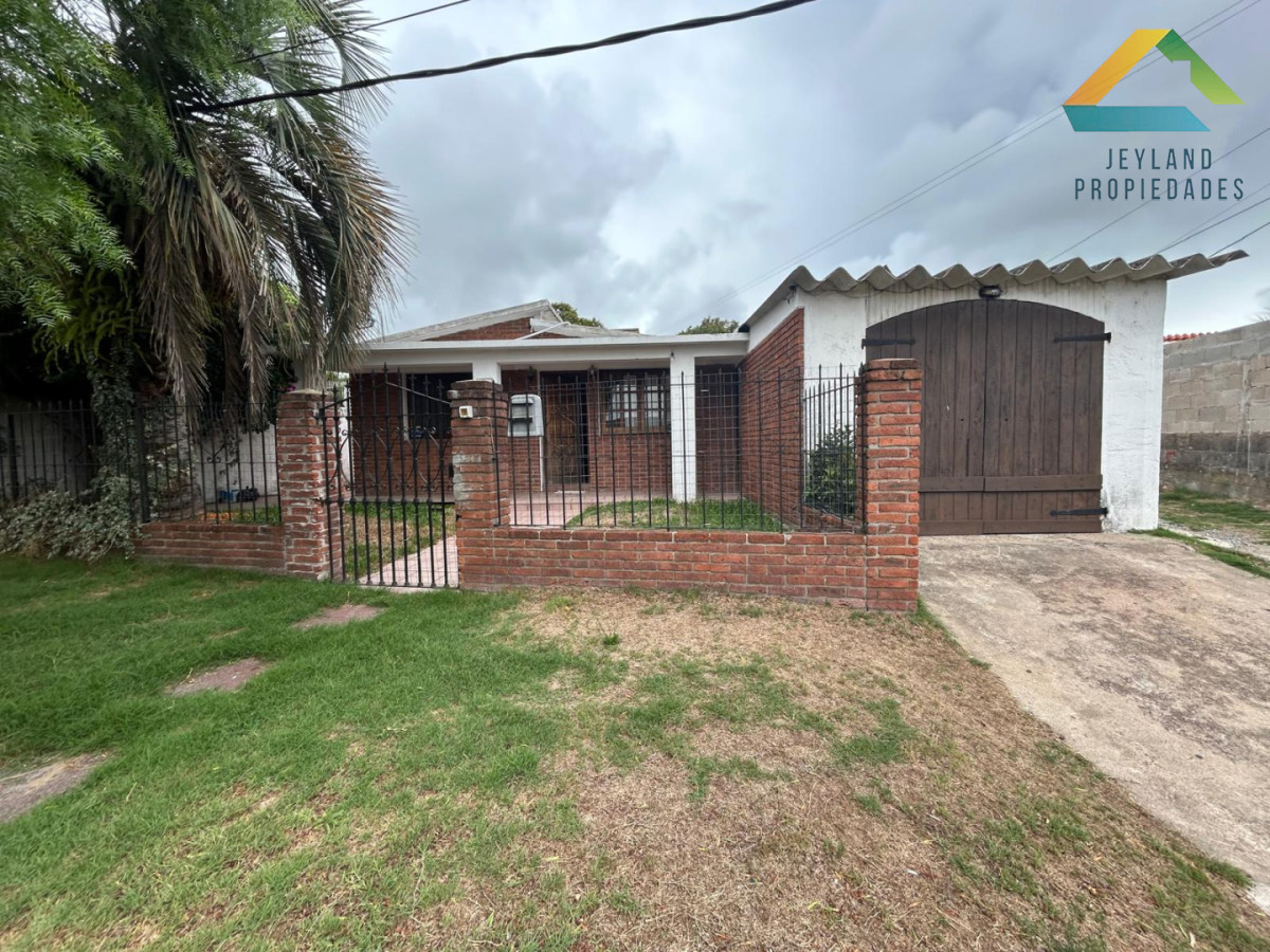 Casa ID.438 - SE VENDE CASA DE 2 DORMITORIOS 