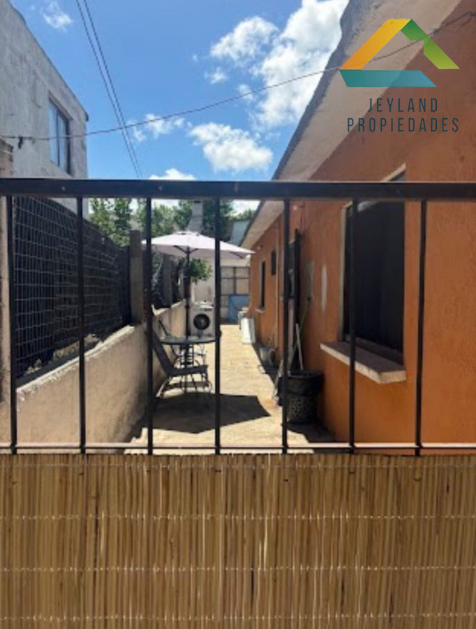 Casa ID.410 - SE VENDE CASA  PH EN BARRIO BIARRITZ