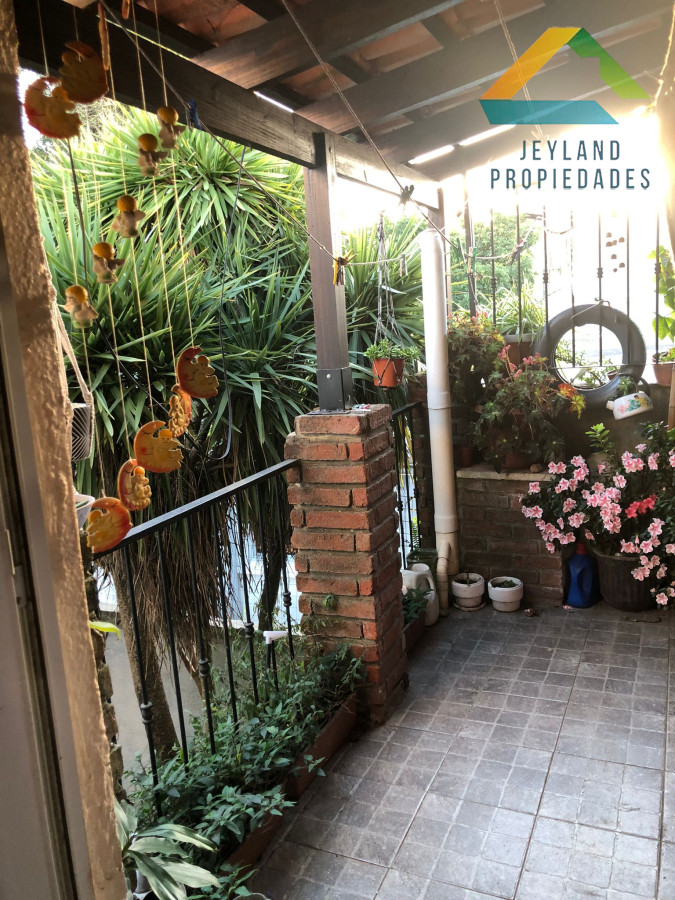 Casa ID.254 - SE VENDE CASA CENTRICA EN SAN CARLOS 