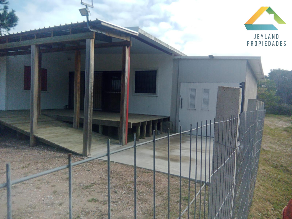 Casa ID.129 - SE VENDE CASA  3 DORMITORIOS EN BALNEARIO LA ESMERALDA