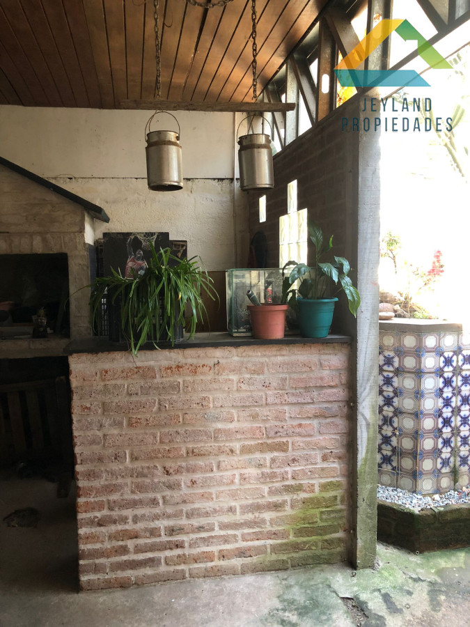 Casa ID.254 - SE VENDE CASA CENTRICA EN SAN CARLOS 
