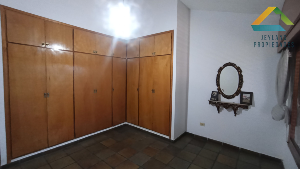 Casa ID.392 - SE ALQUILA CASA 5 DORMITORIOS EN BARRIO RIVERA