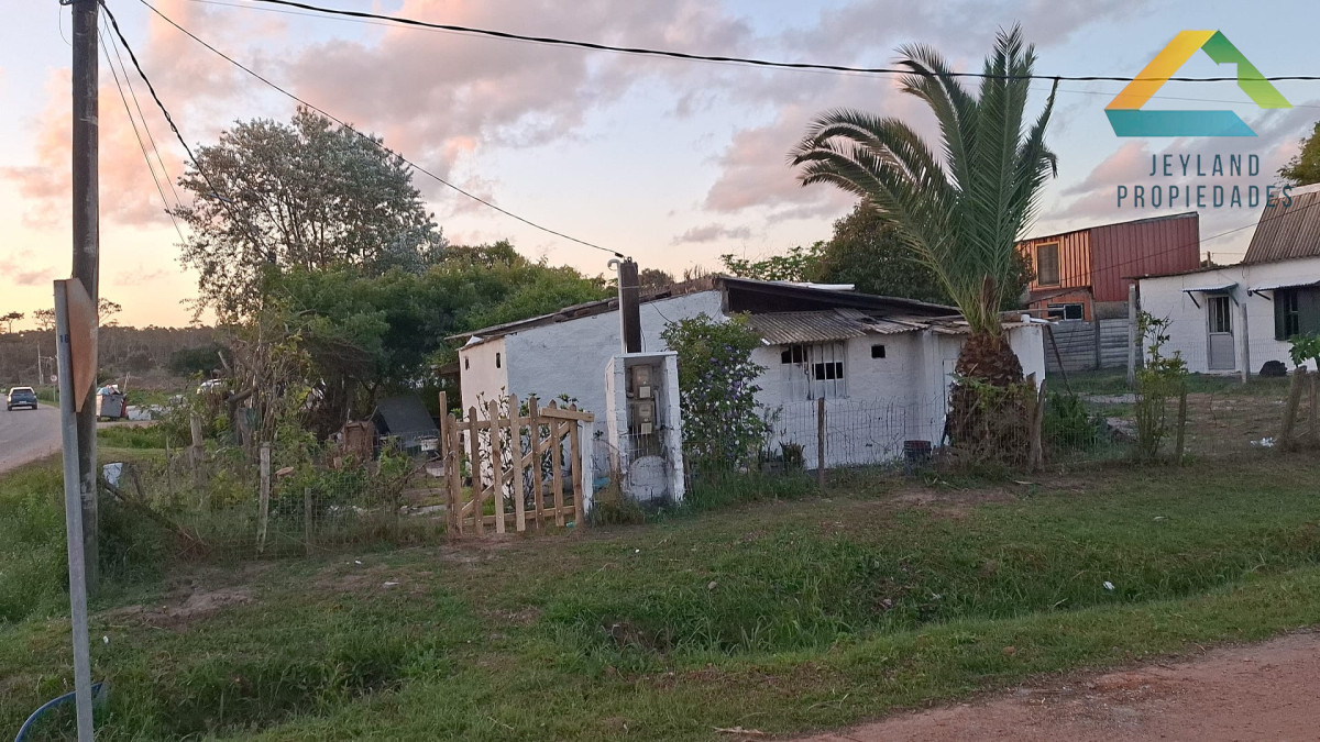 Casa ID.185 - SE VENDE PROPIEDAD EN BARRA DEL CHUY PUIMAYEN PARADA 18
