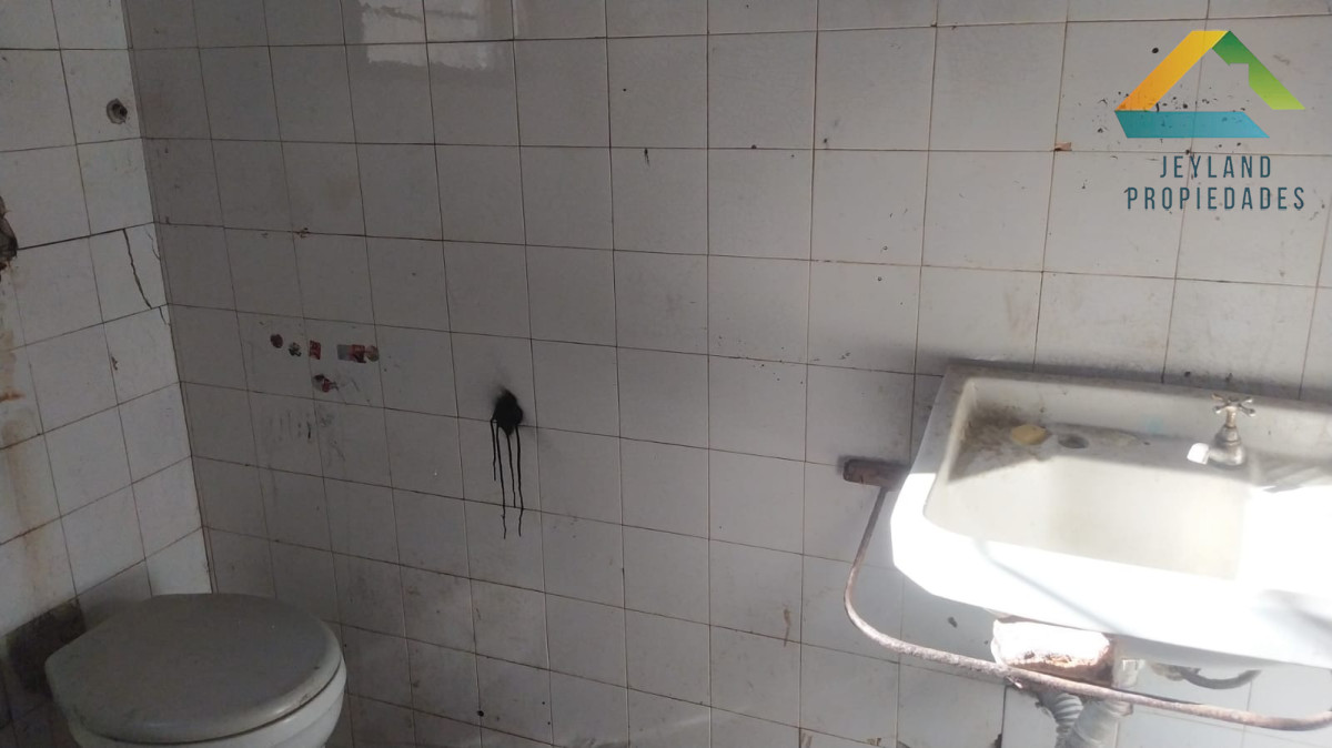 Casa ID.353 - SE VENDE CASA A RECICLAR EN SAN CARLOS