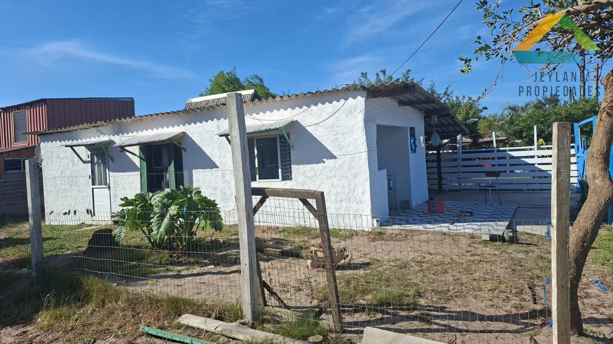 Casa ID.185 - SE VENDE PROPIEDAD EN BARRA DEL CHUY PUIMAYEN PARADA 18