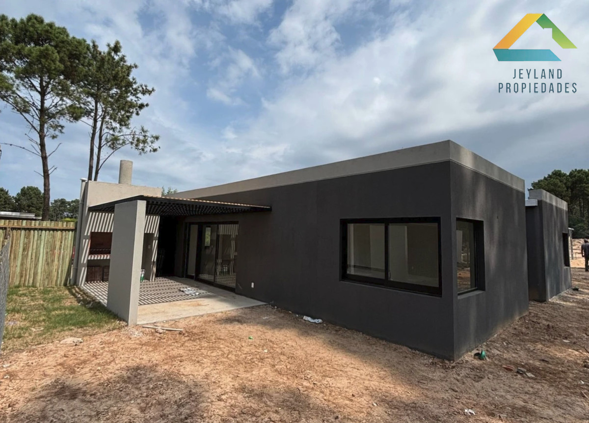 Casa ID.265 - SE VENDE CASA EN PARQUE BURNETT 