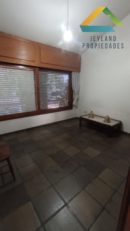 Casa ID.392 - SE ALQUILA CASA 5 DORMITORIOS EN BARRIO RIVERA