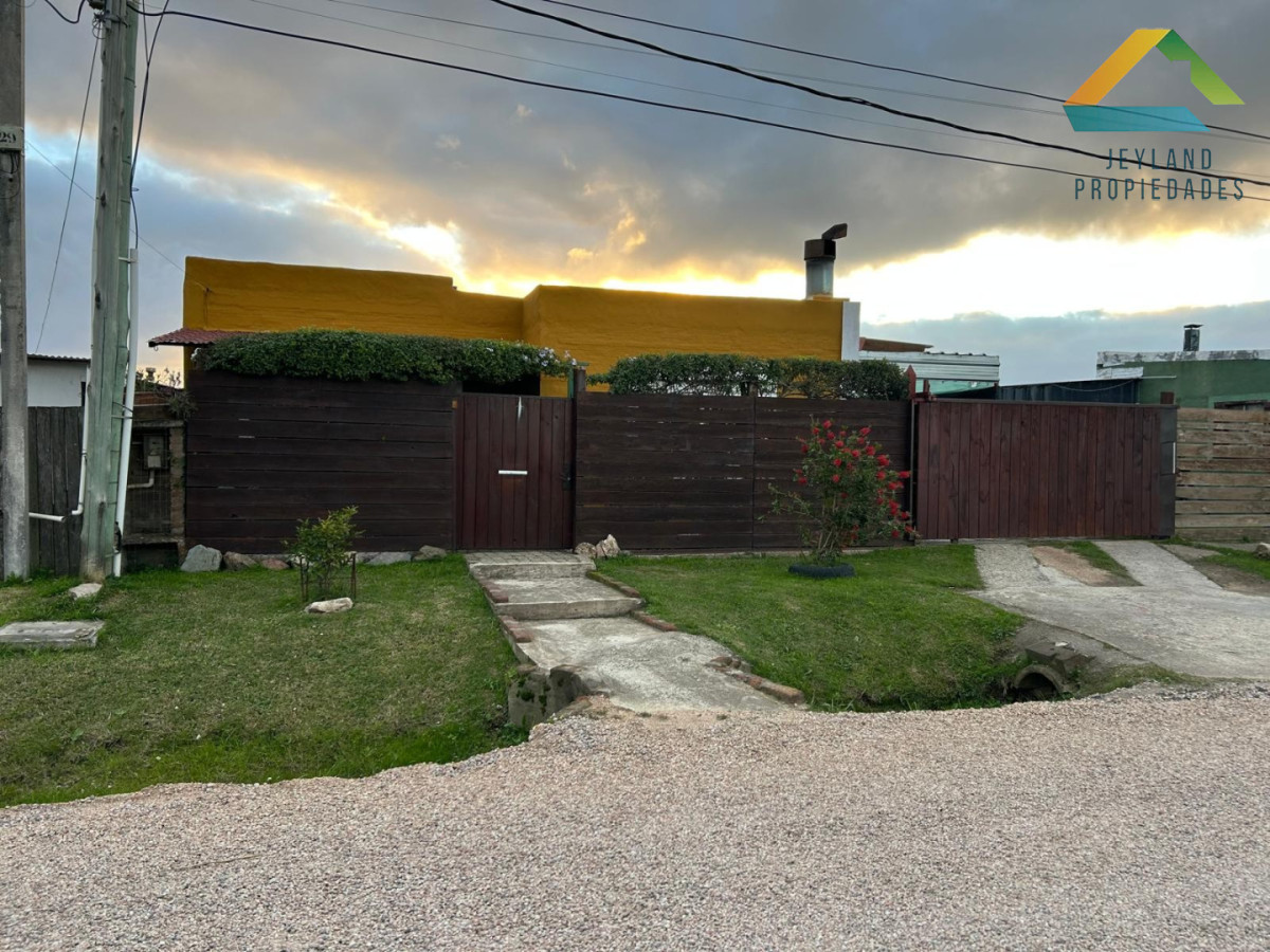 Casa ID.515 - SE VENDE CASA DE 3 DORMITORIOS SAN CARLOS 