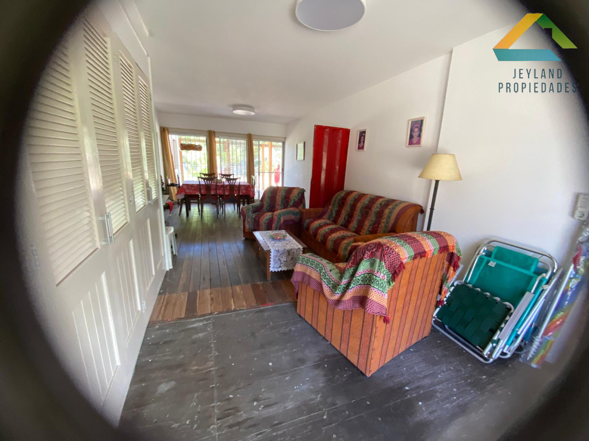 Casa ID.129 - SE VENDE CASA  3 DORMITORIOS EN BALNEARIO LA ESMERALDA