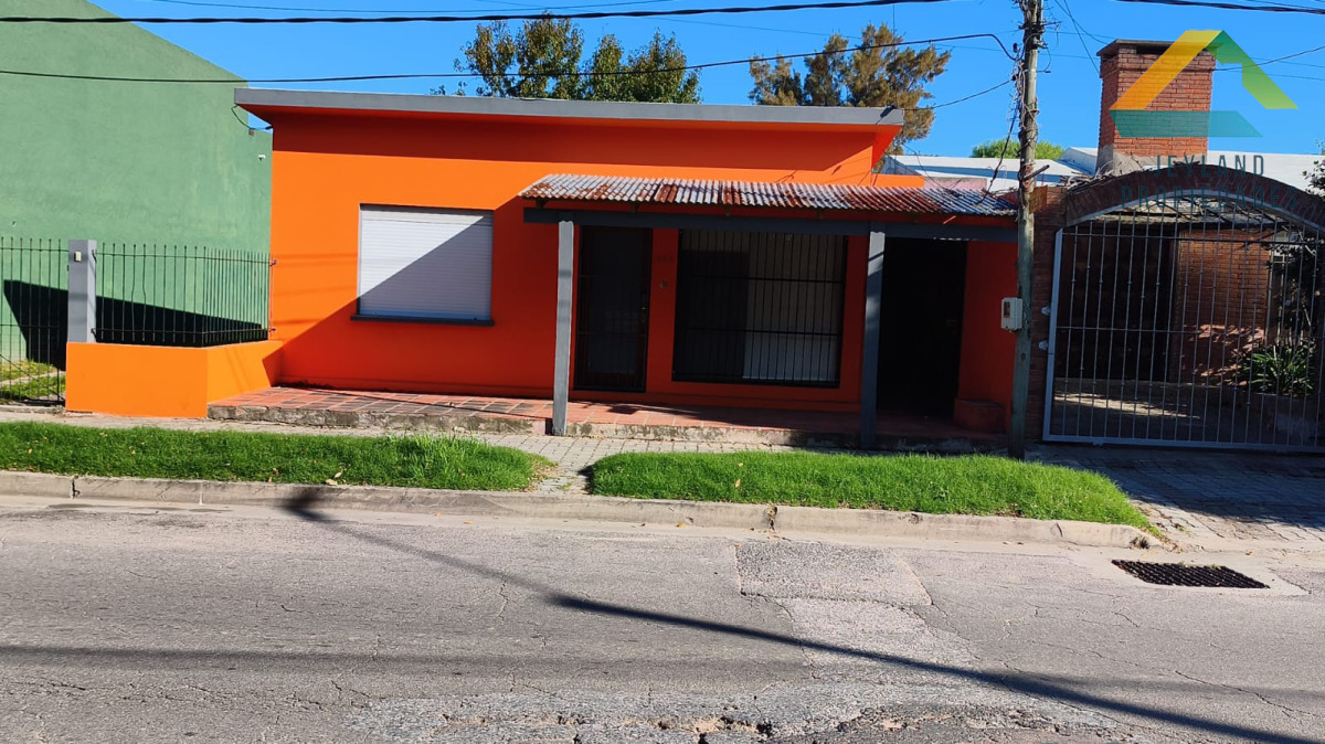 Casa ID.464 - Casa en venta en el centro de San Carlos - ¡Gran oportunidad!