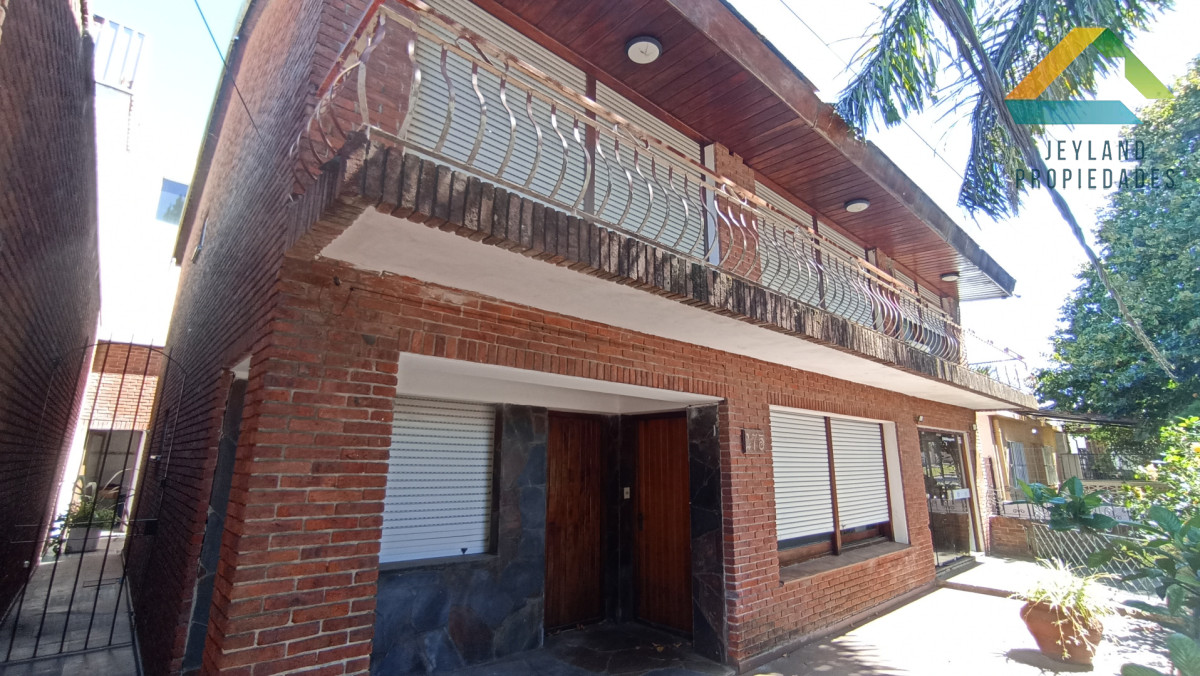 Casa ID.392 - SE ALQUILA CASA 5 DORMITORIOS EN BARRIO RIVERA
