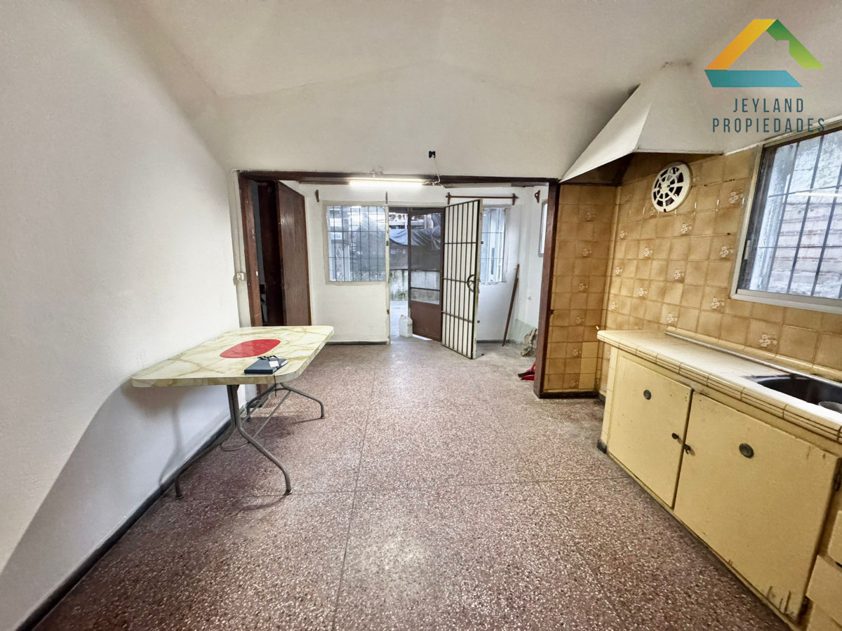 Casa ID.277 - SE VENDE CASA EN BARRIO LEONEL