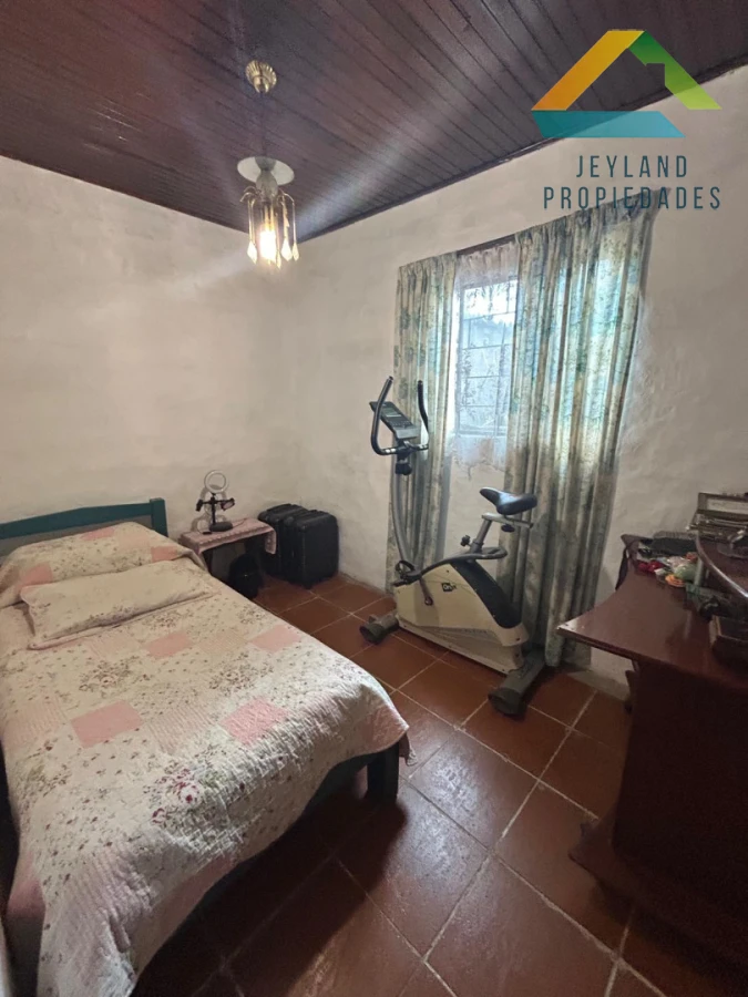 Casa ID.477 - SE VENDE CASA 2 DORMITORIOS BARRIO LA ESTACION 