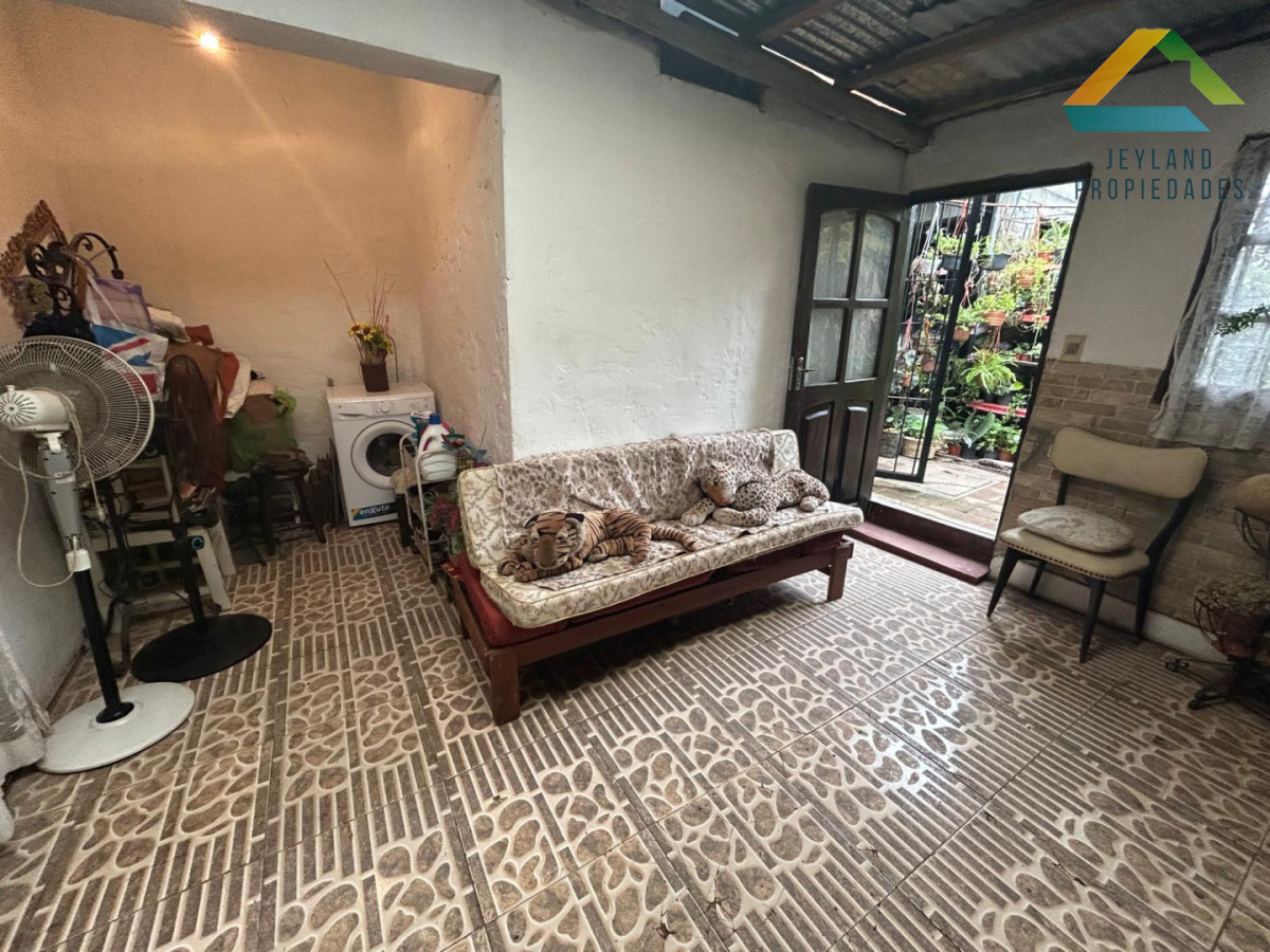 Casa ID.477 - SE VENDE CASA 2 DORMITORIOS BARRIO LA ESTACION 