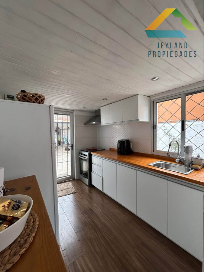 Casa ID.227 - SE VENDE CASA EN BARRIO IPORA 