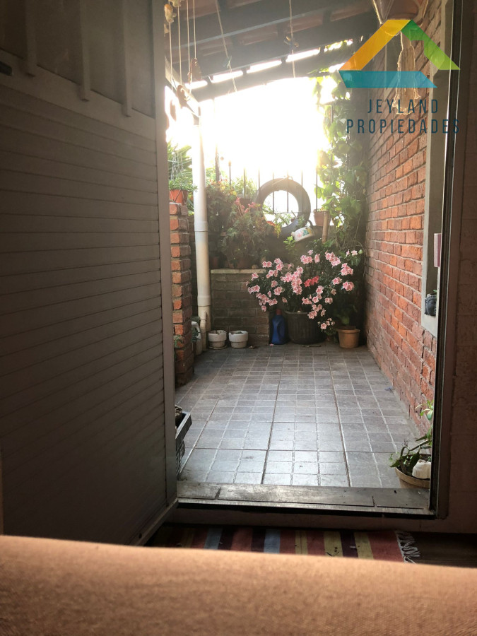 Casa ID.254 - SE VENDE CASA CENTRICA EN SAN CARLOS 