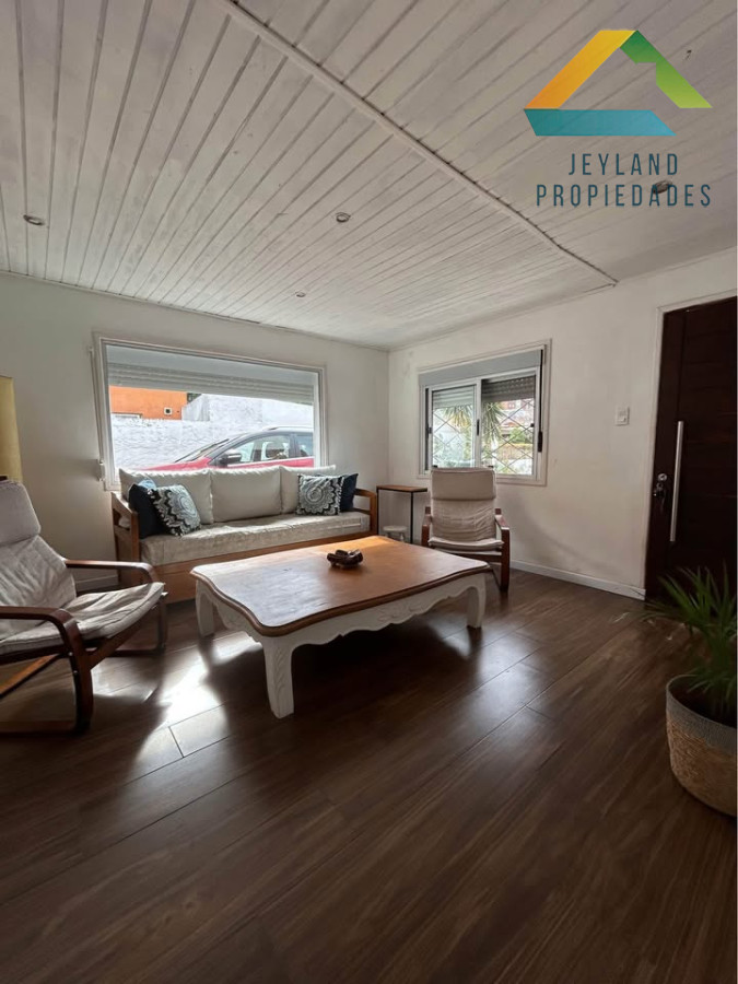 Casa ID.227 - SE VENDE CASA EN BARRIO IPORA 