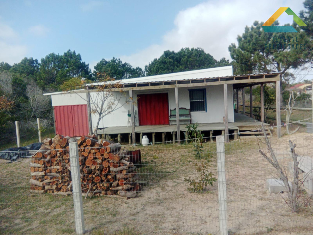 Casa ID.129 - SE VENDE CASA  3 DORMITORIOS EN BALNEARIO LA ESMERALDA