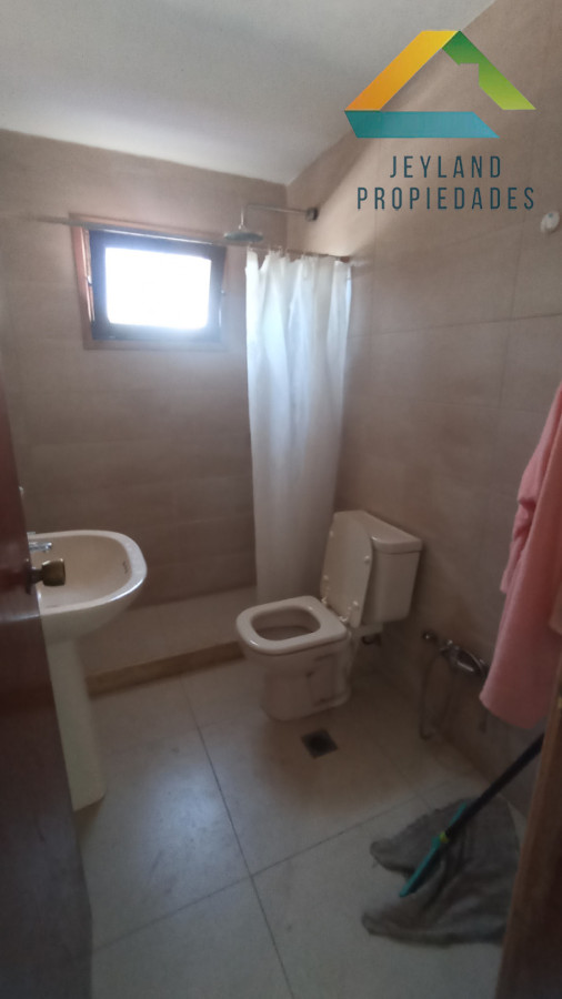 Casa ID.392 - SE ALQUILA CASA 5 DORMITORIOS EN BARRIO RIVERA