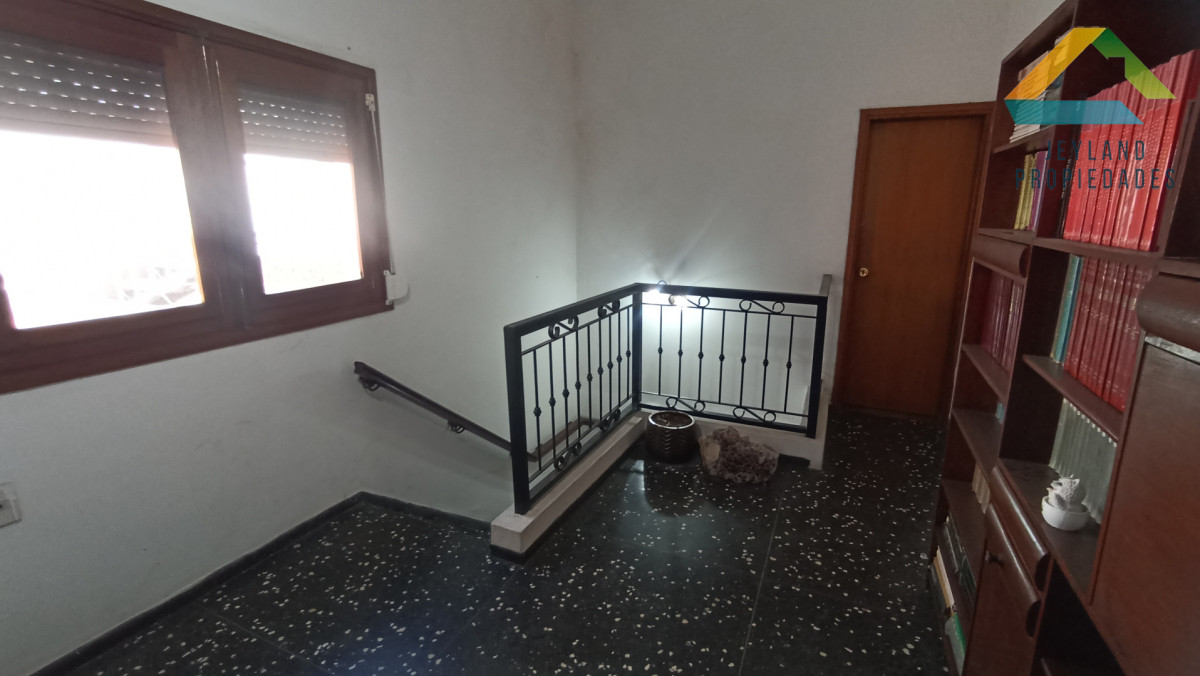 Casa ID.392 - SE ALQUILA CASA 5 DORMITORIOS EN BARRIO RIVERA