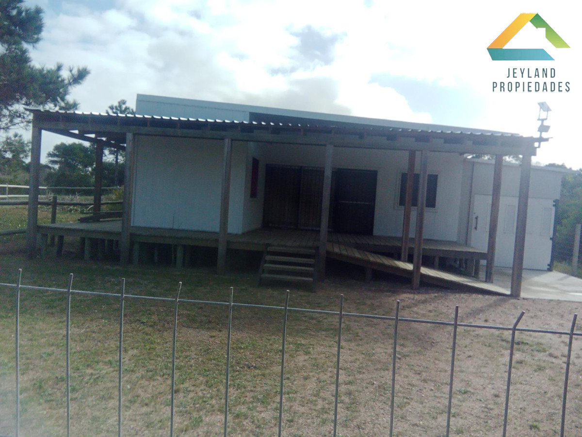 Casa ID.129 - SE VENDE CASA  3 DORMITORIOS EN BALNEARIO LA ESMERALDA