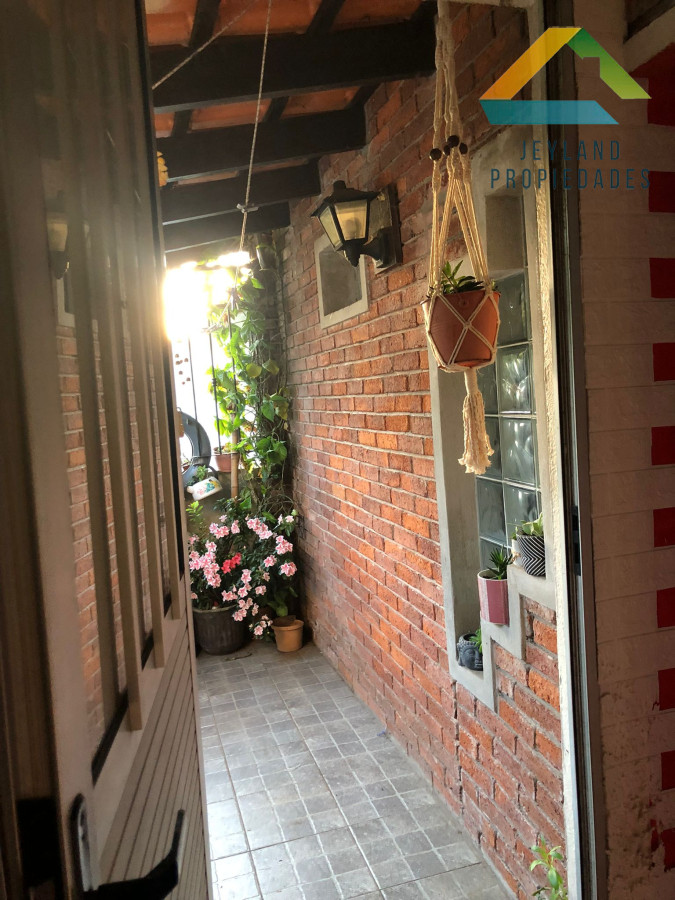 Casa ID.254 - SE VENDE CASA CENTRICA EN SAN CARLOS 