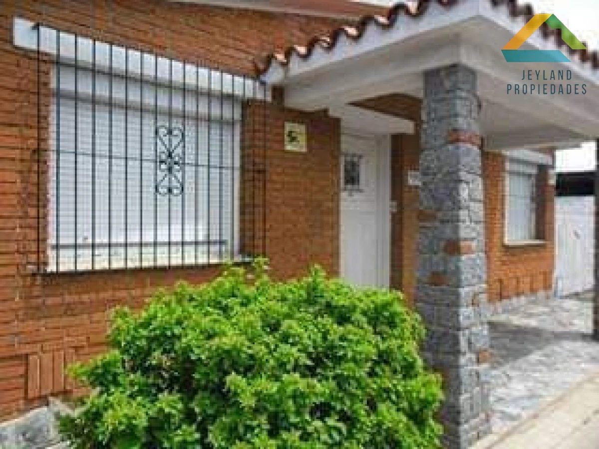 Casa ID.530 - SE VENDE CASA 4 DORMITORIOS CENTRO MALDONADO 