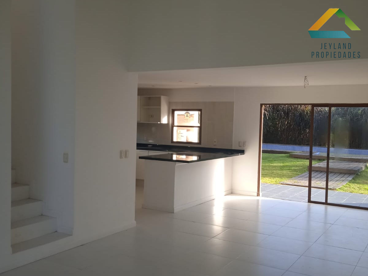 Casa ID.14 - SE VENDE CASA 3 DORMITORIOS EN JARDINES DE CORDOBA