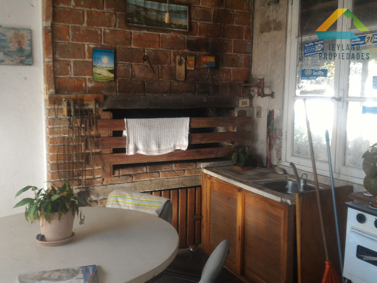 Casa ID.1 - SE VENDE OPORTUNIDAD APTOS Y LOCALES 25 DE MAYO CENTRO MALDONADO