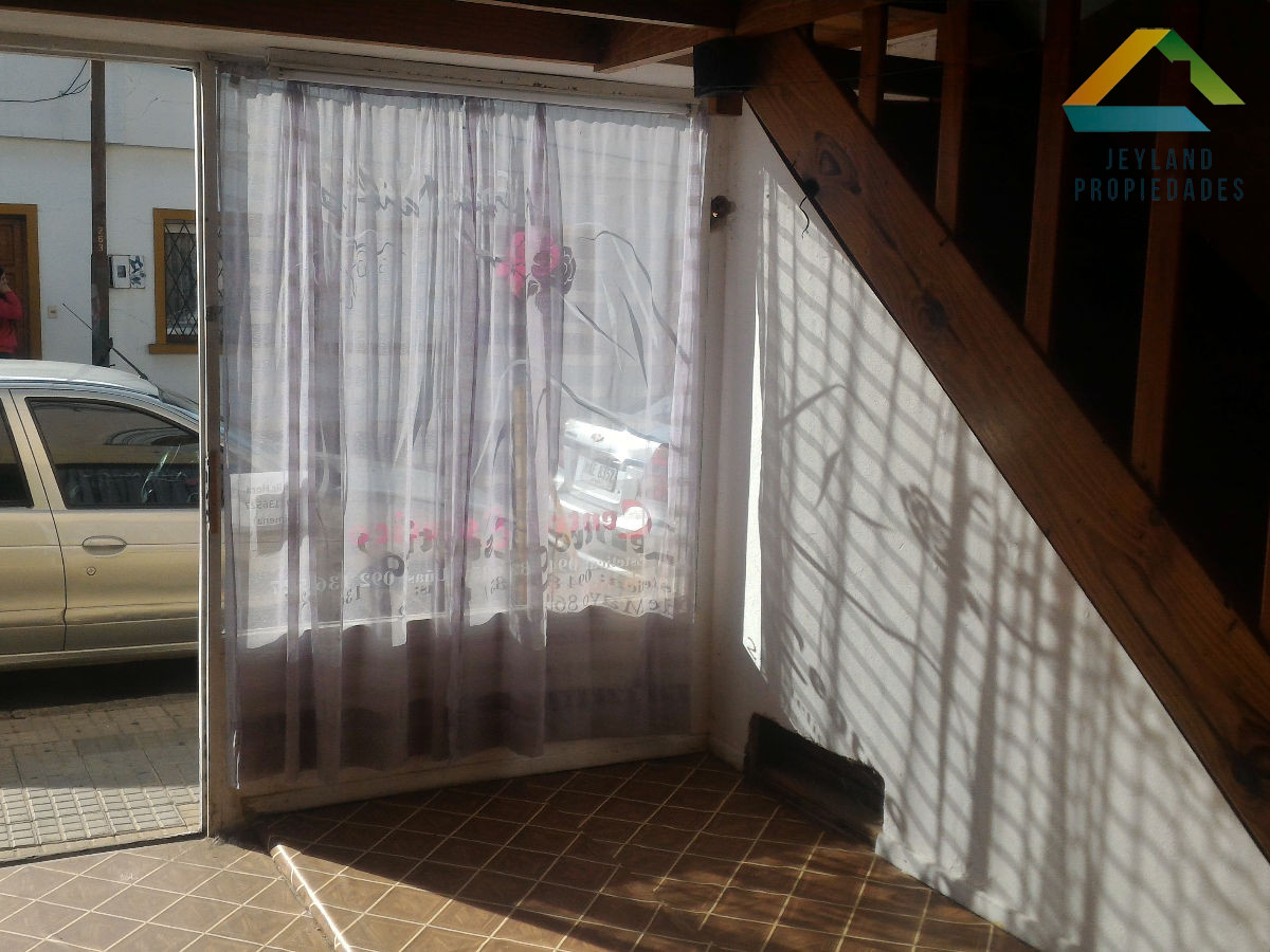 Casa ID.1 - SE VENDE OPORTUNIDAD APTOS Y LOCALES 25 DE MAYO CENTRO MALDONADO