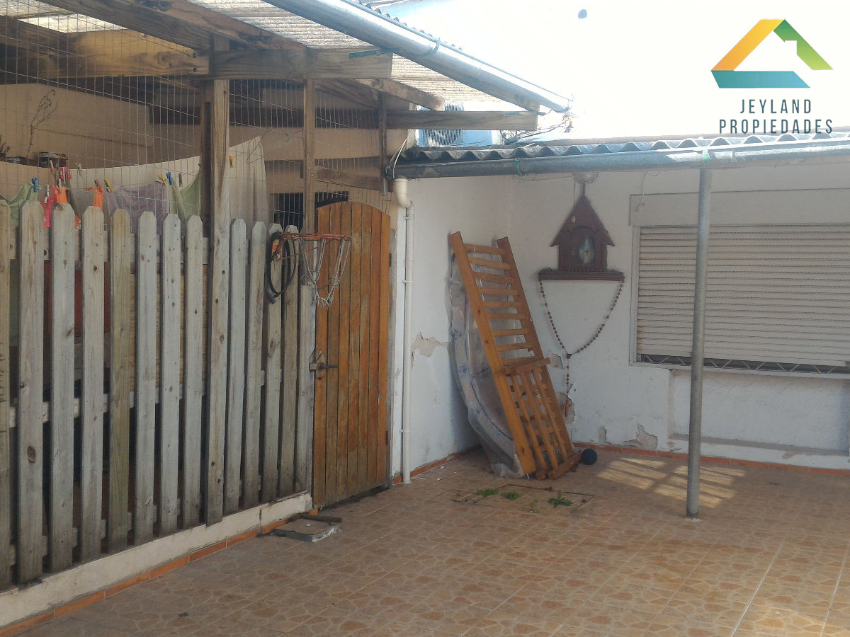 Casa ID.1 - SE VENDE OPORTUNIDAD APTOS Y LOCALES 25 DE MAYO CENTRO MALDONADO