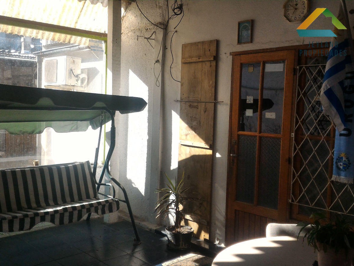 Casa ID.1 - SE VENDE OPORTUNIDAD APTOS Y LOCALES 25 DE MAYO CENTRO MALDONADO