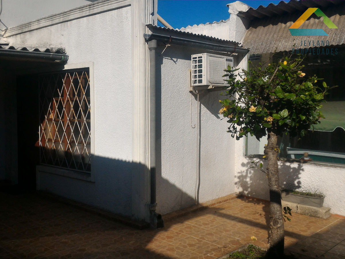 Casa ID.1 - SE VENDE OPORTUNIDAD APTOS Y LOCALES 25 DE MAYO CENTRO MALDONADO
