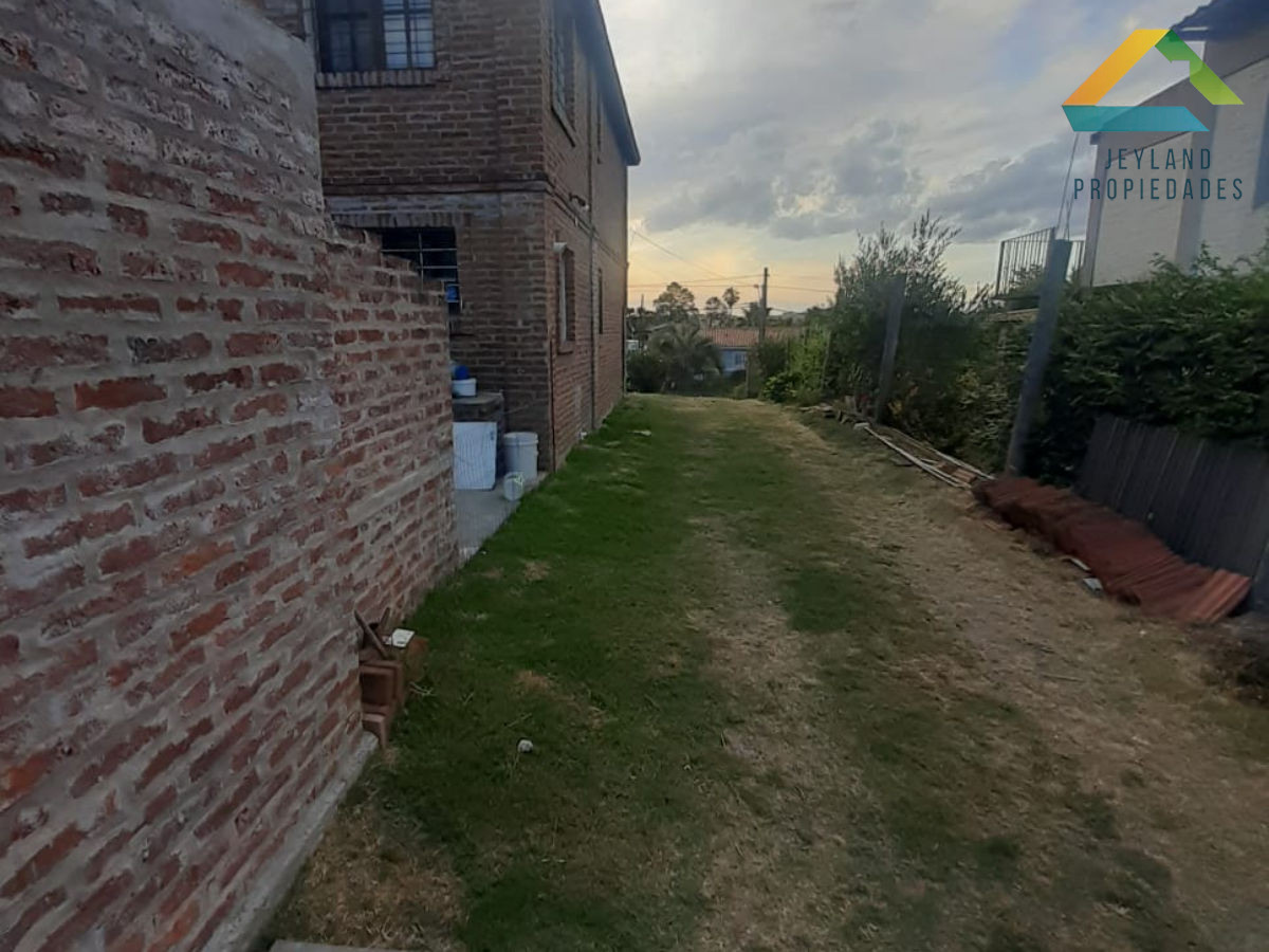 Casa ID.41 - SE VENDE CASA 2 DORM EN BARRIO LAUSANA AMPLIO TERRENO