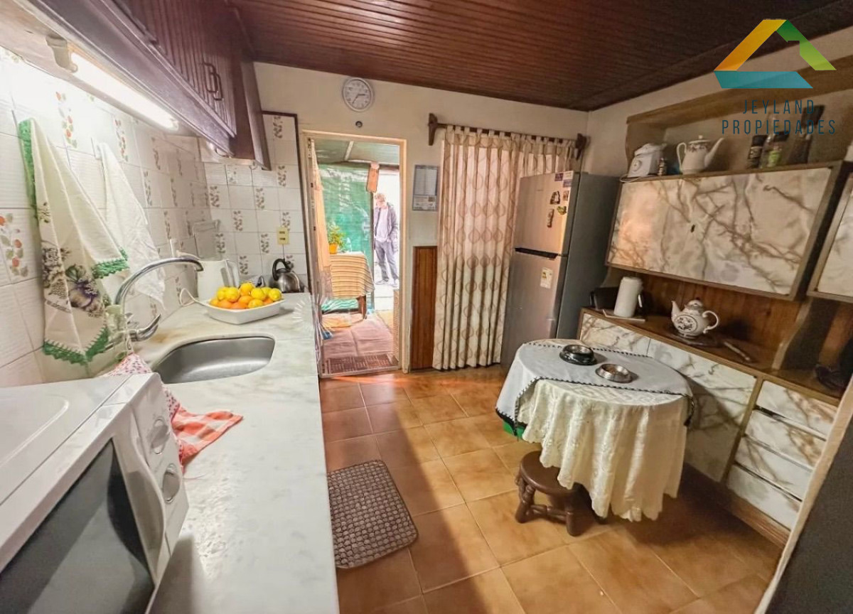 Casa ID.52 - SE VENDE CASA 3 DORMITORIOS EN BARRIO CERRO PELADO
